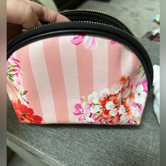 Cosmetic case - Picture 8 of 10